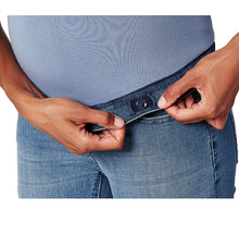 Laden Sie das Bild in den Galerie-Viewer, Umstandsmode, Schwangerschaftsmode, Stillmode, Brautkleider für Schwangere, Umstandshosen, Umstandsjeans, Umstandsoberteile, Stilloberteile, Bademode für Schwangere, BH für Schwangere, Still BH, Stillbustier, chic + schwanger, festliche Umstandsmode, festliche Mode für Schwangere, Tragejacke, Softshelljacke für Schwangere, Tragejacke mit Babyeinsatz, Umstandsleggings, Brautkleider mit Stillöffnung, festliche Umstandsmode zum Stillen, schick schwanger, Bussinesmode für Schwangere, Stillkleidung, Babybauch