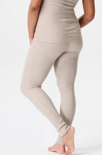 Laden Sie das Bild in den Galerie-Viewer, Umstandsmode, Schwangerschaftsmode, Stillmode, Brautkleider für Schwangere, Umstandshosen, Umstandsjeans, Umstandsoberteile, Stilloberteile, Bademode für Schwangere, BH für Schwangere, Still BH, Stillbustier, chic + schwanger, festliche Umstandsmode, festliche Mode für Schwangere, Tragejacke, Softshelljacke für Schwangere, Tragejacke mit Babyeinsatz, Umstandsleggings, Brautkleider mit Stillöffnung, festliche Umstandsmode zum Stillen, schick schwanger, Bussinesmode für Schwangere, Stillkleidung, Babybauch