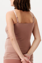 Laden Sie das Bild in den Galerie-Viewer, Umstandsmode, Schwangerschaftsmode, Stillmode, Brautkleider für Schwangere, Umstandshosen, Umstandsjeans, Umstandsoberteile, Stilloberteile, Bademode für Schwangere, BH für Schwangere, Still BH, Stillbustier, chic + schwanger, festliche Umstandsmode, festliche Mode für Schwangere, Tragejacke, Softshelljacke für Schwangere, Tragejacke mit Babyeinsatz, Umstandsleggings, Brautkleider mit Stillöffnung, festliche Umstandsmode zum Stillen, schick schwanger, Bussinesmode für Schwangere, Stillkleidung, Babybauch