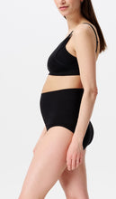 Laden Sie das Bild in den Galerie-Viewer, Umstandsmode, Schwangerschaftsmode, Stillmode, Brautkleider für Schwangere, Umstandshosen, Umstandsjeans, Umstandsoberteile, Stilloberteile, Bademode für Schwangere, BH für Schwangere, Still BH, Stillbustier, chic + schwanger, festliche Umstandsmode, festliche Mode für Schwangere, Tragejacke, Softshelljacke für Schwangere, Tragejacke mit Babyeinsatz, Umstandsleggings, Brautkleider mit Stillöffnung, festliche Umstandsmode zum Stillen, schick schwanger, Bussinesmode für Schwangere, Stillkleidung, Babybauch