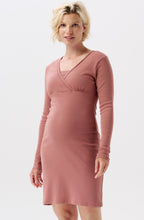 Laden Sie das Bild in den Galerie-Viewer, Umstandsmode, Schwangerschaftsmode, Stillmode, Brautkleider für Schwangere, Umstandshosen, Umstandsjeans, Umstandsoberteile, Stilloberteile, Bademode für Schwangere, BH für Schwangere, Still BH, Stillbustier, chic + schwanger, festliche Umstandsmode, festliche Mode für Schwangere, Tragejacke, Softshelljacke für Schwangere, Tragejacke mit Babyeinsatz, Umstandsleggings, Brautkleider mit Stillöffnung, festliche Umstandsmode zum Stillen, schick schwanger, Bussinesmode für Schwangere, Stillkleidung, Babybauch