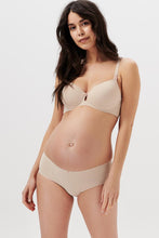 Laden Sie das Bild in den Galerie-Viewer, Umstandsmode, Schwangerschaftsmode, Stillmode, Brautkleider für Schwangere, Umstandshosen, Umstandsjeans, Umstandsoberteile, Stilloberteile, Bademode für Schwangere, BH für Schwangere, Still BH, Stillbustier, chic + schwanger, festliche Umstandsmode, festliche Mode für Schwangere, Tragejacke, Softshelljacke, Tragejacke mit Babyeinsatz, Umstandsleggings, Brautkleider mit Stillöffnung, festliche Umstandsmode zum Stillen, schick schwanger, Bussinesmode für Schwangere, Stillkleidung, Umstandsstrumpfhosen