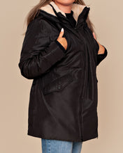 Laden Sie das Bild in den Galerie-Viewer, Umstandsmode, Schwangerschaftsmode, Stillmode, Brautkleider für Schwangere, Umstandshosen, Umstandsjeans, Umstandsoberteile, Stilloberteile, Bademode für Schwangere, BH für Schwangere, Still BH, Stillbustier, chic + schwanger, festliche Umstandsmode, festliche Mode für Schwangere, Tragejacke, Softshelljacke für Schwangere, Tragejacke mit Babyeinsatz, Umstandsleggings, Brautkleider mit Stillöffnung, festliche Umstandsmode zum Stillen, schick schwanger, Bussinesmode für Schwangere, Stillkleidung, Babybauch