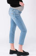 Laden Sie das Bild in den Galerie-Viewer, Umstandsmode, Schwangerschaftsmode, Stillmode, Brautkleider für Schwangere, Umstandshosen, Umstandsjeans, Umstandsoberteile, Stilloberteile, Bademode für Schwangere, BH für Schwangere, Still BH, Stillbustier, chic + schwanger, festliche Umstandsmode, festliche Mode für Schwangere, Tragejacke, Softshelljacke, Tragejacke mit Babyeinsatz, Umstandsleggings, Brautkleider mit Stillöffnung, festliche Umstandsmode zum Stillen, schick schwanger, Bussinesmode für Schwangere, Stillkleidung, Umstandsstrumpfhosen