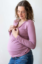 Laden Sie das Bild in den Galerie-Viewer, Umstandsmode, Schwangerschaftsmode, Stillmode, Brautkleider für Schwangere, Umstandshosen, Umstandsjeans, Umstandsoberteile, Stilloberteile, Bademode für Schwangere, BH für Schwangere, Still BH, Stillbustier, chic + schwanger, festliche Umstandsmode, festliche Mode für Schwangere, Tragejacke, Softshelljacke für Schwangere, Tragejacke mit Babyeinsatz, Umstandsleggings, Brautkleider mit Stillöffnung, festliche Umstandsmode zum Stillen, schick schwanger, Bussinesmode für Schwangere, Stillkleidung, Babybauch