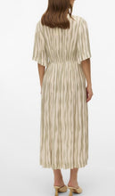 Laden Sie das Bild in den Galerie-Viewer, Umstandsmode, Schwangerschaftsmode, Stillmode, Brautkleider für Schwangere, Umstandshosen, Umstandsjeans, Umstandsoberteile, Stilloberteile, Bademode für Schwangere, BH für Schwangere, Still BH, Stillbustier, chic + schwanger, festliche Umstandsmode, festliche Mode für Schwangere, Tragejacke, Softshelljacke für Schwangere, Tragejacke mit Babyeinsatz, Umstandsleggings, Brautkleider mit Stillöffnung, festliche Umstandsmode zum Stillen, schick schwanger, Bussinesmode für Schwangere, Stillkleidung, Babybauch