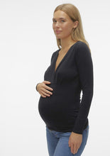 Laden Sie das Bild in den Galerie-Viewer, Umstandsmode, Schwangerschaftsmode, Stillmode, Brautkleider für Schwangere, Umstandshosen, Umstandsjeans, Umstandsoberteile, Stilloberteile, Bademode für Schwangere, BH für Schwangere, Still BH, Stillbustier, chic + schwanger, festliche Umstandsmode, festliche Mode für Schwangere, Tragejacke, Softshelljacke für Schwangere, Tragejacke mit Babyeinsatz, Umstandsleggings, Brautkleider mit Stillöffnung, festliche Umstandsmode zum Stillen, schick schwanger, Bussinesmode für Schwangere, Stillkleidung, Babybauch