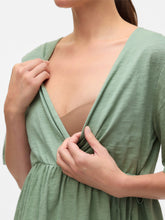 Laden Sie das Bild in den Galerie-Viewer, Umstandsmode, Schwangerschaftsmode, Stillmode, Brautkleider für Schwangere, Umstandshosen, Umstandsjeans, Umstandsoberteile, Stilloberteile, Bademode für Schwangere, BH für Schwangere, Still BH, Stillbustier, chic + schwanger, festliche Umstandsmode, festliche Mode für Schwangere, Tragejacke, Softshelljacke für Schwangere, Tragejacke mit Babyeinsatz, Umstandsleggings, Brautkleider mit Stillöffnung, festliche Umstandsmode zum Stillen, schick schwanger, Bussinesmode für Schwangere, Stillkleidung, Babybauch