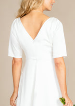 Laden Sie das Bild in den Galerie-Viewer, Umstandsmode, Schwangerschaftsmode, Stillmode, Brautkleider für Schwangere, Umstandshosen, Umstandsjeans, Umstandsoberteile, Stilloberteile, Bademode für Schwangere, BH für Schwangere, Still BH, Stillbustier, chic + schwanger, festliche Umstandsmode, festliche Mode für Schwangere, Tragejacke, Softshelljacke für Schwangere, Tragejacke mit Babyeinsatz, Umstandsleggings, Brautkleider mit Stillöffnung, festliche Umstandsmode zum Stillen, schick schwanger, Bussinesmode für Schwangere, Stillkleidung, Babybauch