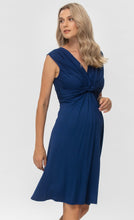 Laden Sie das Bild in den Galerie-Viewer, Umstandsmode, Schwangerschaftsmode, Stillmode, Brautkleider für Schwangere, Umstandshosen, Umstandsjeans, Umstandsoberteile, Stilloberteile, Bademode für Schwangere, BH für Schwangere, Still BH, Stillbustier, chic + schwanger, festliche Umstandsmode, festliche Mode für Schwangere, Tragejacke, Softshelljacke für Schwangere, Tragejacke mit Babyeinsatz, Umstandsleggings, Brautkleider mit Stillöffnung, festliche Umstandsmode zum Stillen, schick schwanger, Bussinesmode für Schwangere, Stillkleidung, Babybauch