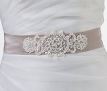 Laden Sie das Bild in den Galerie-Viewer, Umstandsmode, Schwangerschaftsmode, Stillmode, Brautkleider für Schwangere, Umstandshosen, Umstandsjeans, Umstandsoberteile, Stilloberteile, Bademode für Schwangere, BH für Schwangere, Still BH, Stillbustier, chic + schwanger, festliche Umstandsmode, festliche Mode für Schwangere, Tragejacke, Softshelljacke, Tragejacke mit Babyeinsatz, Umstandsleggings, Brautkleider mit Stillöffnung, festliche Umstandsmode zum Stillen, schick schwanger, Bussinesmode für Schwangere, Stillkleidung, Umstandsstrumpfhosen