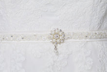 Laden Sie das Bild in den Galerie-Viewer,  Umstandsmode, Schwangerschaftsmode, Stillmode, Brautkleider für Schwangere, Umstandshosen, Umstandsjeans, Umstandsoberteile, Stilloberteile, Bademode für Schwangere, BH für Schwangere, Still BH, Stillbustier, chic + schwanger, festliche Umstandsmode, festliche Mode für Schwangere, Tragejacke, Softshelljacke, Tragejacke mit Babyeinsatz, Umstandsleggings, Brautkleider mit Stillöffnung, festliche Umstandsmode zum Stillen, schick schwanger, Bussinesmode für Schwangere, Stillkleidung, Umstandsstrumpfhosen