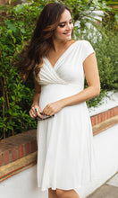 Laden Sie das Bild in den Galerie-Viewer, Umstandsmode, Schwangerschaftsmode, Stillmode, Brautkleider für Schwangere, Umstandshosen, Umstandsjeans, Umstandsoberteile, Stilloberteile, Bademode für Schwangere, BH für Schwangere, Still BH, Stillbustier, chic + schwanger, festliche Umstandsmode, festliche Mode für Schwangere, Tragejacke, Softshelljacke, Tragejacke mit Babyeinsatz, Umstandsleggings, Brautkleider mit Stillöffnung, festliche Umstandsmode zum Stillen, schick schwanger, Bussinesmode für Schwangere, Stillkleidung, Umstandsstrumpfhosen