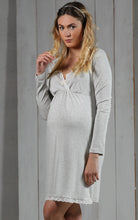 Laden Sie das Bild in den Galerie-Viewer, Umstandsmode, Schwangerschaftsmode, Stillmode, Brautkleider für Schwangere, Umstandshosen, Umstandsjeans, Umstandsoberteile, Stilloberteile, Bademode für Schwangere, BH für Schwangere, Still BH, Stillbustier, chic + schwanger, festliche Umstandsmode, festliche Mode für Schwangere, Tragejacke, Softshelljacke, Tragejacke mit Babyeinsatz, Umstandsleggings, Brautkleider mit Stillöffnung, festliche Umstandsmode zum Stillen, schick schwanger, Bussinesmode für Schwangere, Stillkleidung, Umstandsstrumpfhosen