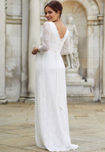 Laden Sie das Bild in den Galerie-Viewer, Umstandsbrautkleid Cora lang, Spitze, ivory,Umstandsbrautkleid CHLOE LACE kurz, Brautkleid für Schwangere, Umstandsmode, Stillkleidung, ivory, gerade Form, V-Ausschnitt, schwanger, Spitze, ivory, lange Arme , chic + schwanger Umstandsmode, Plus Size Brautkleid, Plus Size Umstandsmode