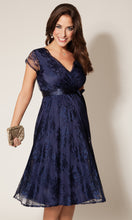 Laden Sie das Bild in den Galerie-Viewer, Umstandsmode, Schwangerschaftsmode, Stillmode, Brautkleider für Schwangere, Umstandshosen, Umstandsjeans, Umstandsoberteile, Stilloberteile, Bademode für Schwangere, BH für Schwangere, Still BH, Stillbustier, chic + schwanger, festliche Umstandsmode, festliche Mode für Schwangere, Tragejacke, Softshelljacke, Tragejacke mit Babyeinsatz, Umstandsleggings, Brautkleider mit Stillöffnung, festliche Umstandsmode zum Stillen, schick schwanger, Bussinesmode für Schwangere, Stillkleidung, Umstandsstrumpfhosen