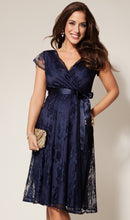 Laden Sie das Bild in den Galerie-Viewer, Umstandsmode, Schwangerschaftsmode, Stillmode, Brautkleider für Schwangere, Umstandshosen, Umstandsjeans, Umstandsoberteile, Stilloberteile, Bademode für Schwangere, BH für Schwangere, Still BH, Stillbustier, chic + schwanger, festliche Umstandsmode, festliche Mode für Schwangere, Tragejacke, Softshelljacke, Tragejacke mit Babyeinsatz, Umstandsleggings, Brautkleider mit Stillöffnung, festliche Umstandsmode zum Stillen, schick schwanger, Bussinesmode für Schwangere, Stillkleidung, Umstandsstrumpfhosen