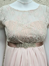 Laden Sie das Bild in den Galerie-Viewer, Umstandsmode, Schwangerschaftsmode, Stillmode, Brautkleider für Schwangere, Umstandshosen, Umstandsjeans, Umstandsoberteile, Stilloberteile, Bademode für Schwangere, BH für Schwangere, Still BH, Stillbustier, chic + schwanger, festliche Umstandsmode, festliche Mode für Schwangere, Tragejacke, Softshelljacke, Tragejacke mit Babyeinsatz, Umstandsleggings, Brautkleider mit Stillöffnung, festliche Umstandsmode zum Stillen, schick schwanger, Bussinesmode für Schwangere, Stillkleidung, Umstandsstrumpfhosen