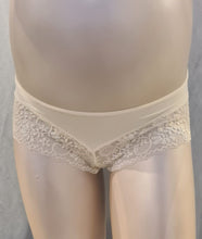 Laden Sie das Bild in den Galerie-Viewer, Braut-BH, BH mit durchsichtigen Trägern, Umstandsmode, Schwangerschaftsmode, Stillmode, Brautkleider für Schwangere, Umstandshosen, Umstandsjeans, Umstandsoberteile, Stilloberteile, Bademode für Schwangere, BH für Schwangere, Still BH, Stillbustier, chic + schwanger, festliche Umstandsmode, festliche Mode für Schwangere, Tragejacke, Softshelljacke, Tragejacke mit Babyeinsatz, Umstandsleggings, Brautkleider mit Stillöffnung, festliche Umstandsmode zum Stillen, schick schwanger, Bussinesmode, Stillkleidung,