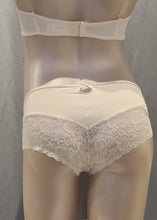 Laden Sie das Bild in den Galerie-Viewer, Braut-BH, BH mit durchsichtigen Trägern, Umstandsmode, Schwangerschaftsmode, Stillmode, Brautkleider für Schwangere, Umstandshosen, Umstandsjeans, Umstandsoberteile, Stilloberteile, Bademode für Schwangere, BH für Schwangere, Still BH, Stillbustier, chic + schwanger, festliche Umstandsmode, festliche Mode für Schwangere, Tragejacke, Softshelljacke, Tragejacke mit Babyeinsatz, Umstandsleggings, Brautkleider mit Stillöffnung, festliche Umstandsmode zum Stillen, schick schwanger, Bussinesmode, Stillkleidung,