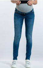 Laden Sie das Bild in den Galerie-Viewer, Umstandsmode, Schwangerschaftsmode, Stillmode, Brautkleider für Schwangere, Umstandshosen, Umstandsjeans, Umstandsoberteile, Stilloberteile, Bademode für Schwangere, BH für Schwangere, Still BH, Stillbustier, chic + schwanger, festliche Umstandsmode, festliche Mode für Schwangere, Tragejacke, Softshelljacke, Tragejacke mit Babyeinsatz, Umstandsleggings, Brautkleider mit Stillöffnung, festliche Umstandsmode zum Stillen, schick schwanger, Bussinesmode für Schwangere, Stillkleidung, Umstandsstrumpfhosen