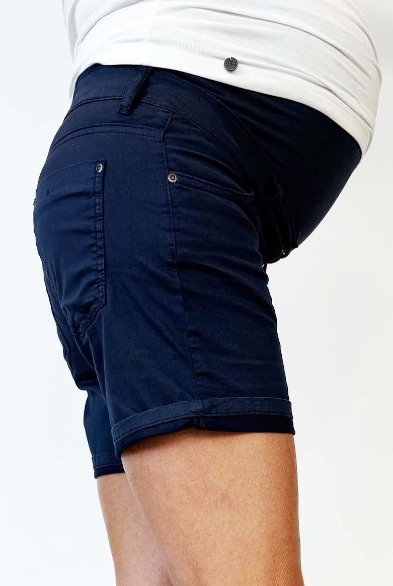 Umstandsmode, Schwangerschaftsmode, Stillmode, Brautkleider für Schwangere, Umstandshosen, Umstandsjeans, Umstandsoberteile, Stilloberteile, Bademode für Schwangere, BH für Schwangere, Still BH, Stillbustier, chic + schwanger, festliche Umstandsmode, festliche Mode für Schwangere, Tragejacke, Softshelljacke für Schwangere, Tragejacke mit Babyeinsatz, Umstandsleggings, Brautkleider mit Stillöffnung, festliche Umstandsmode zum Stillen, schick schwanger, Bussinesmode für Schwangere, Stillkleidung, Babybauch