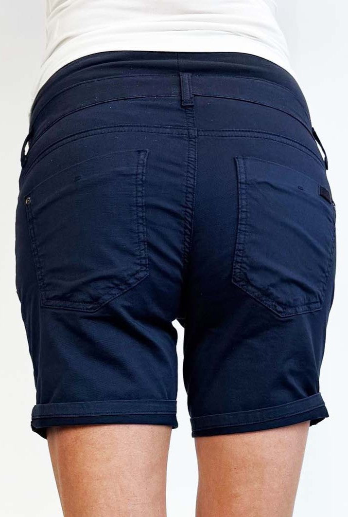 Umstandsmode, Schwangerschaftsmode, Stillmode, Brautkleider für Schwangere, Umstandshosen, Umstandsjeans, Umstandsoberteile, Stilloberteile, Bademode für Schwangere, BH für Schwangere, Still BH, Stillbustier, chic + schwanger, festliche Umstandsmode, festliche Mode für Schwangere, Tragejacke, Softshelljacke für Schwangere, Tragejacke mit Babyeinsatz, Umstandsleggings, Brautkleider mit Stillöffnung, festliche Umstandsmode zum Stillen, schick schwanger, Bussinesmode für Schwangere, Stillkleidung, Babybauch