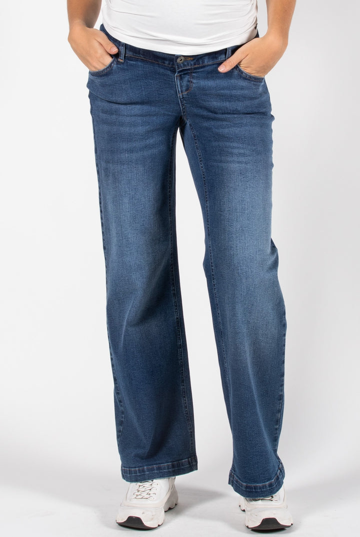 Umstandsmode, Schwangerschaftsmode, Stillmode, Brautkleider für Schwangere, Umstandshosen, Umstandsjeans, Umstandsoberteile, Stilloberteile, Bademode für Schwangere, BH für Schwangere, Still BH, Stillbustier, chic + schwanger, festliche Umstandsmode, festliche Mode für Schwangere, Tragejacke, Softshelljacke für Schwangere, Tragejacke mit Babyeinsatz, Umstandsleggings, Brautkleider mit Stillöffnung, festliche Umstandsmode zum Stillen, schick schwanger, Bussinesmode für Schwangere, Stillkleidung, Babybauch