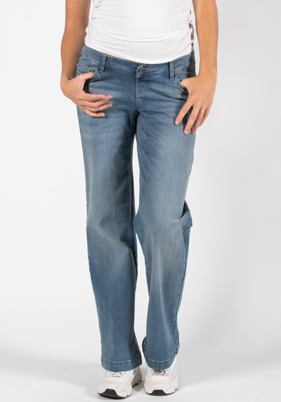 Umstandsmode, Schwangerschaftsmode, Stillmode, Brautkleider für Schwangere, Umstandshosen, Umstandsjeans, Umstandsoberteile, Stilloberteile, Bademode für Schwangere, BH für Schwangere, Still BH, Stillbustier, chic + schwanger, festliche Umstandsmode, festliche Mode für Schwangere, Tragejacke, Softshelljacke für Schwangere, Tragejacke mit Babyeinsatz, Umstandsleggings, Brautkleider mit Stillöffnung, festliche Umstandsmode zum Stillen, schick schwanger, Bussinesmode für Schwangere, Stillkleidung, Babybauch