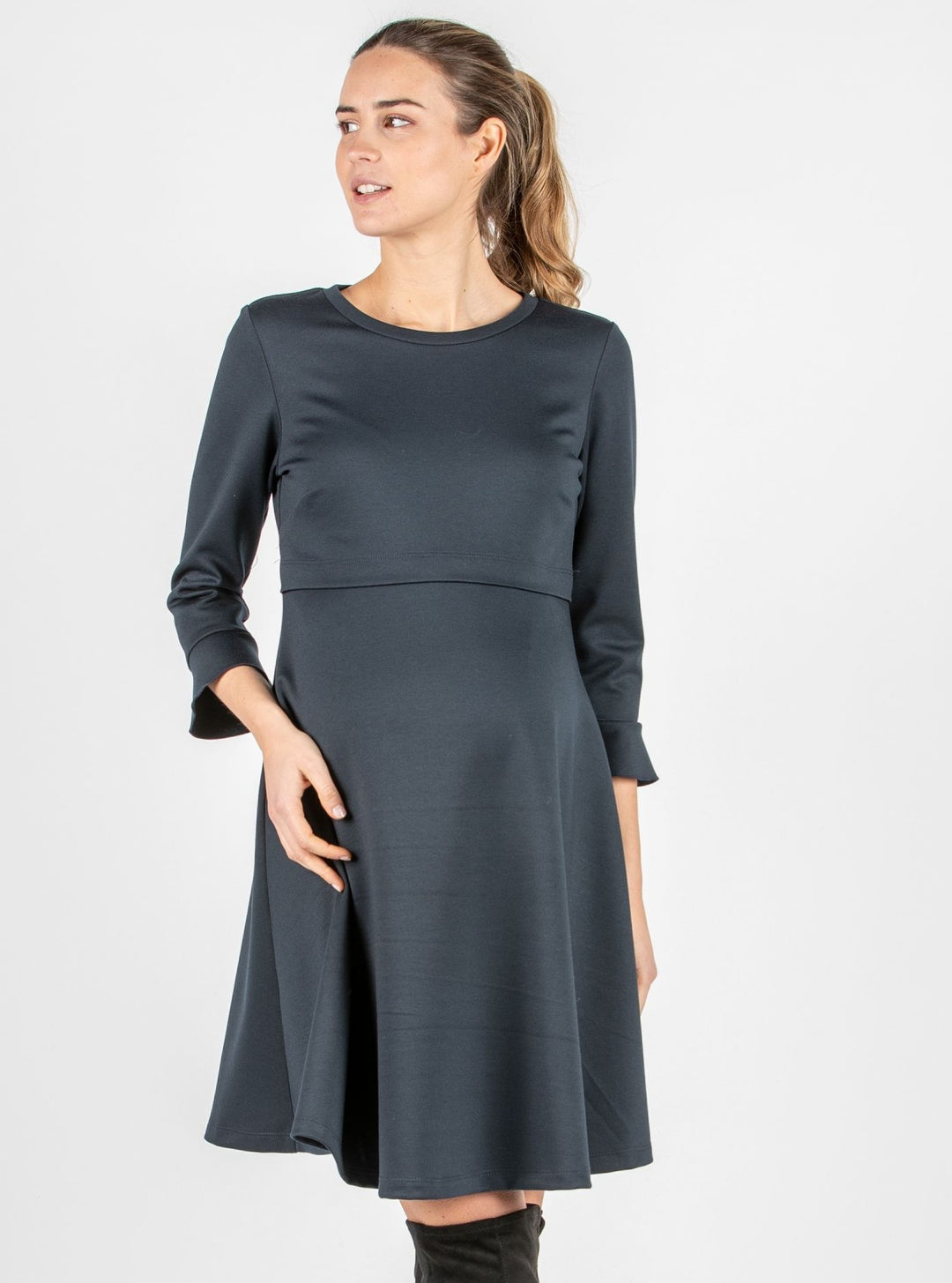 Umstandsmode, Schwangerschaftsmode, Stillmode, Brautkleider für Schwangere, Umstandshosen, Umstandsjeans, Umstandsoberteile, Stilloberteile, Bademode für Schwangere, BH für Schwangere, Still BH, Stillbustier, chic + schwanger, festliche Umstandsmode, festliche Mode für Schwangere, Tragejacke, Softshelljacke für Schwangere, Tragejacke mit Babyeinsatz, Umstandsleggings, Brautkleider mit Stillöffnung, festliche Umstandsmode zum Stillen, schick schwanger, Bussinesmode für Schwangere, Stillkleidung, Babybauch 