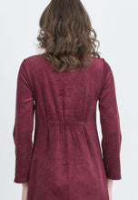 Laden Sie das Bild in den Galerie-Viewer, Umstandsmode, Schwangerschaftsmode, Stillmode, Brautkleider für Schwangere, Umstandshosen, Umstandsjeans, Umstandsoberteile, Stilloberteile, Bademode für Schwangere, BH für Schwangere, Still BH, Stillbustier, chic + schwanger, festliche Umstandsmode, festliche Mode für Schwangere, Tragejacke, Softshelljacke für Schwangere, Tragejacke mit Babyeinsatz, Umstandsleggings, Brautkleider mit Stillöffnung, festliche Umstandsmode zum Stillen, schick schwanger, Bussinesmode für Schwangere, Stillkleidung, Babybauch
