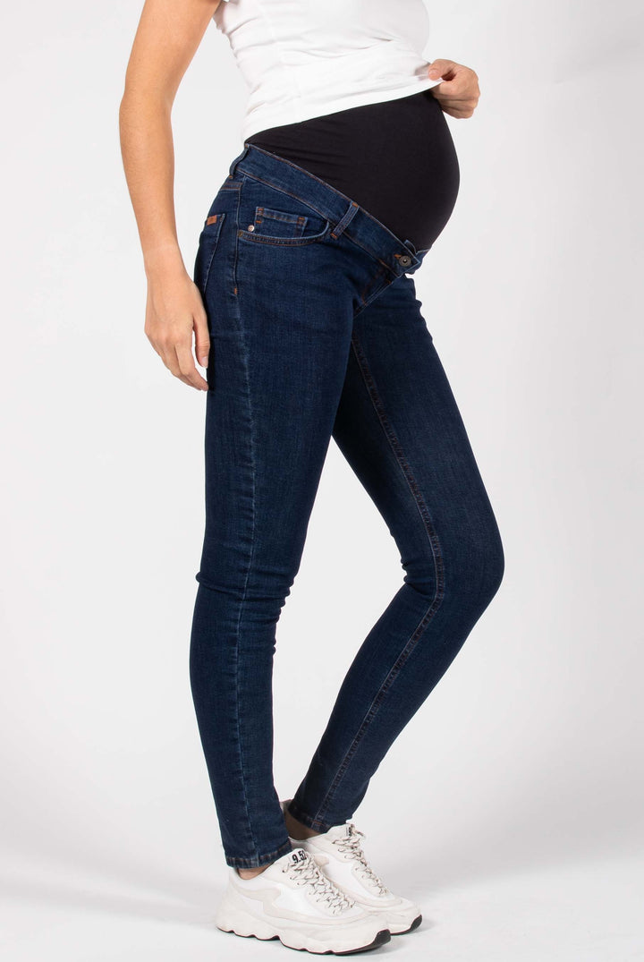 Umstandsmode, Schwangerschaftsmode, Stillmode, Brautkleider für Schwangere, Umstandshosen, Umstandsjeans, Umstandsoberteile, Stilloberteile, Bademode für Schwangere, BH für Schwangere, Still BH, Stillbustier, chic + schwanger, festliche Umstandsmode, festliche Mode für Schwangere, Tragejacke, Softshelljacke, Tragejacke mit Babyeinsatz, Umstandsleggings, Brautkleider mit Stillöffnung, festliche Umstandsmode zum Stillen, schick schwanger, Bussinesmode für Schwangere, Stillkleidung, Umstandsstrumpfhosen