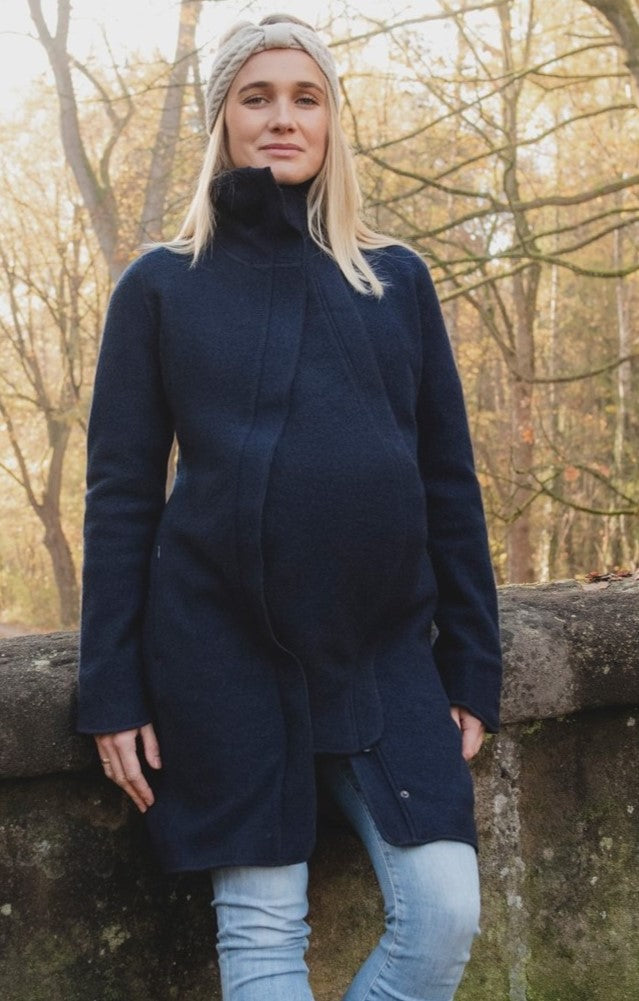 Umstandsmode, Schwangerschaftsmode, Stillmode, Brautkleider für Schwangere, Umstandshosen, Umstandsjeans, Umstandsoberteile, Stilloberteile, Bademode für Schwangere, BH für Schwangere, Still BH, Stillbustier, chic + schwanger, festliche Umstandsmode, festliche Mode für Schwangere, Tragejacke, Softshelljacke für Schwangere, Tragejacke mit Babyeinsatz, Umstandsleggings, Brautkleider mit Stillöffnung, festliche Umstandsmode zum Stillen, schick schwanger, Bussinesmode für Schwangere, Stillkleidung, Babybauch