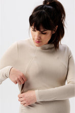 Laden Sie das Bild in den Galerie-Viewer, Umstandsmode, Schwangerschaftsmode, Stillmode, Brautkleider für Schwangere, Umstandshosen, Umstandsjeans, Umstandsoberteile, Stilloberteile, Bademode für Schwangere, BH für Schwangere, Still BH, Stillbustier, chic + schwanger, festliche Umstandsmode, festliche Mode für Schwangere, Tragejacke, Softshelljacke für Schwangere, Tragejacke mit Babyeinsatz, Umstandsleggings, Brautkleider mit Stillöffnung, festliche Umstandsmode zum Stillen, schick schwanger, Bussinesmode für Schwangere, Stillkleidung, Babybauch
