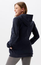Laden Sie das Bild in den Galerie-Viewer, Umstandsmode, Schwangerschaftsmode, Stillmode, Brautkleider für Schwangere, Umstandshosen, Umstandsjeans, Umstandsoberteile, Stilloberteile, Bademode für Schwangere, BH für Schwangere, Still BH, Stillbustier, chic + schwanger, festliche Umstandsmode, festliche Mode für Schwangere, Tragejacke, Softshelljacke für Schwangere, Tragejacke mit Babyeinsatz, Umstandsleggings, Brautkleider mit Stillöffnung, festliche Umstandsmode zum Stillen, schick schwanger, Bussinesmode für Schwangere, Stillkleidung, Babybauch
