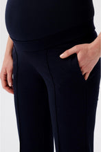 Laden Sie das Bild in den Galerie-Viewer, Umstandsmode, Schwangerschaftsmode, Stillmode, Brautkleider für Schwangere, Umstandshosen, Umstandsjeans, Umstandsoberteile, Stilloberteile, Bademode für Schwangere, BH für Schwangere, Still BH, Stillbustier, chic + schwanger, festliche Umstandsmode, festliche Mode für Schwangere, Tragejacke, Softshelljacke für Schwangere, Tragejacke mit Babyeinsatz, Umstandsleggings, Brautkleider mit Stillöffnung, festliche Umstandsmode zum Stillen, schick schwanger, Bussinesmode für Schwangere, Stillkleidung, Babybauch
