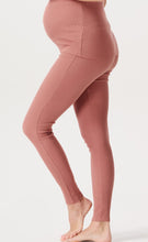 Laden Sie das Bild in den Galerie-Viewer, Umstandsmode, Schwangerschaftsmode, Stillmode, Brautkleider für Schwangere, Umstandshosen, Umstandsjeans, Umstandsoberteile, Stilloberteile, Bademode für Schwangere, BH für Schwangere, Still BH, Stillbustier, chic + schwanger, festliche Umstandsmode, festliche Mode für Schwangere, Tragejacke, Softshelljacke für Schwangere, Tragejacke mit Babyeinsatz, Umstandsleggings, Brautkleider mit Stillöffnung, festliche Umstandsmode zum Stillen, schick schwanger, Bussinesmode für Schwangere, Stillkleidung, Babybauch 
