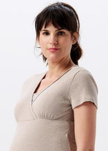 Laden Sie das Bild in den Galerie-Viewer, Umstandsmode, Schwangerschaftsmode, Stillmode, Brautkleider für Schwangere, Umstandshosen, Umstandsjeans, Umstandsoberteile, Stilloberteile, Bademode für Schwangere, BH für Schwangere, Still BH, Stillbustier, chic + schwanger, festliche Umstandsmode, festliche Mode für Schwangere, Tragejacke, Softshelljacke für Schwangere, Tragejacke mit Babyeinsatz, Umstandsleggings, Brautkleider mit Stillöffnung, festliche Umstandsmode zum Stillen, schick schwanger, Bussinesmode für Schwangere, Stillkleidung, Babybauch

