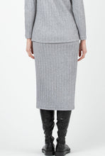 Laden Sie das Bild in den Galerie-Viewer, Umstandsmode, Schwangerschaftsmode, Stillmode, Brautkleider für Schwangere, Umstandshosen, Umstandsjeans, Umstandsoberteile, Stilloberteile, Bademode für Schwangere, BH für Schwangere, Still BH, Stillbustier, chic + schwanger, festliche Umstandsmode, festliche Mode für Schwangere, Tragejacke, Softshelljacke für Schwangere, Tragejacke mit Babyeinsatz, Umstandsleggings, Brautkleider mit Stillöffnung, festliche Umstandsmode zum Stillen, schick schwanger, Bussinesmode für Schwangere, Stillkleidung, Babybauch
