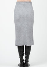 Laden Sie das Bild in den Galerie-Viewer, Umstandsmode, Schwangerschaftsmode, Stillmode, Brautkleider für Schwangere, Umstandshosen, Umstandsjeans, Umstandsoberteile, Stilloberteile, Bademode für Schwangere, BH für Schwangere, Still BH, Stillbustier, chic + schwanger, festliche Umstandsmode, festliche Mode für Schwangere, Tragejacke, Softshelljacke für Schwangere, Tragejacke mit Babyeinsatz, Umstandsleggings, Brautkleider mit Stillöffnung, festliche Umstandsmode zum Stillen, schick schwanger, Bussinesmode für Schwangere, Stillkleidung, Babybauch
