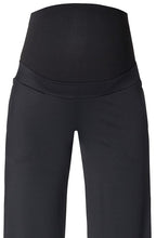 Laden Sie das Bild in den Galerie-Viewer, Umstandsmode, Schwangerschaftsmode, Stillmode, Brautkleider für Schwangere, Umstandshosen, Umstandsjeans, Umstandsoberteile, Stilloberteile, Bademode für Schwangere, BH für Schwangere, Still BH, Stillbustier, chic + schwanger, festliche Umstandsmode, festliche Mode für Schwangere, Tragejacke, Softshelljacke für Schwangere, Tragejacke mit Babyeinsatz, Umstandsleggings, Brautkleider mit Stillöffnung, festliche Umstandsmode zum Stillen, schick schwanger, Bussinesmode für Schwangere, Stillkleidung, Babybauch 
