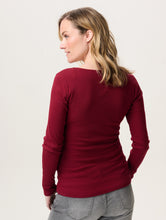 Laden Sie das Bild in den Galerie-Viewer, GOTS Umstandsshirt SARA burgund mit Stillöffnung

