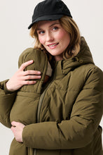 Laden Sie das Bild in den Galerie-Viewer, Umstandsmode, Schwangerschaftsmode, Stillmode, Brautkleider für Schwangere, Umstandshosen, Umstandsjeans, Umstandsoberteile, Stilloberteile, Bademode für Schwangere, BH für Schwangere, Still BH, Stillbustier, chic + schwanger, festliche Umstandsmode, festliche Mode für Schwangere, Tragejacke, Softshelljacke für Schwangere, Tragejacke mit Babyeinsatz, Umstandsleggings, Brautkleider mit Stillöffnung, festliche Umstandsmode zum Stillen, schick schwanger, Bussinesmode für Schwangere, Stillkleidung, Babybauch
