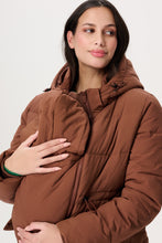 Laden Sie das Bild in den Galerie-Viewer, Umstandsmode, Schwangerschaftsmode, Stillmode, Brautkleider für Schwangere, Umstandshosen, Umstandsjeans, Umstandsoberteile, Stilloberteile, Bademode für Schwangere, BH für Schwangere, Still BH, Stillbustier, chic + schwanger, festliche Umstandsmode, festliche Mode für Schwangere, Tragejacke, Softshelljacke für Schwangere, Tragejacke mit Babyeinsatz, Umstandsleggings, Brautkleider mit Stillöffnung, festliche Umstandsmode zum Stillen, schick schwanger, Bussinesmode für Schwangere, Stillkleidung, Babybauch
