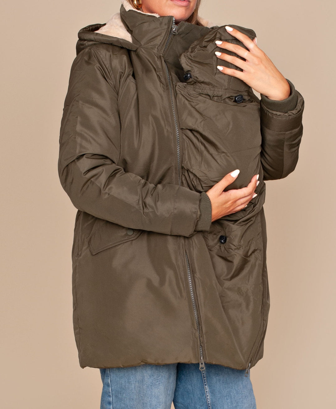 Umstandsmode, Schwangerschaftsmode, Stillmode, Brautkleider für Schwangere, Umstandshosen, Umstandsjeans, Umstandsoberteile, Stilloberteile, Bademode für Schwangere, BH für Schwangere, Still BH, Stillbustier, chic + schwanger, festliche Umstandsmode, festliche Mode für Schwangere, Tragejacke, Softshelljacke für Schwangere, Tragejacke mit Babyeinsatz, Umstandsleggings, Brautkleider mit Stillöffnung, festliche Umstandsmode zum Stillen, schick schwanger, Bussinesmode für Schwangere, Stillkleidung, Babybauch 