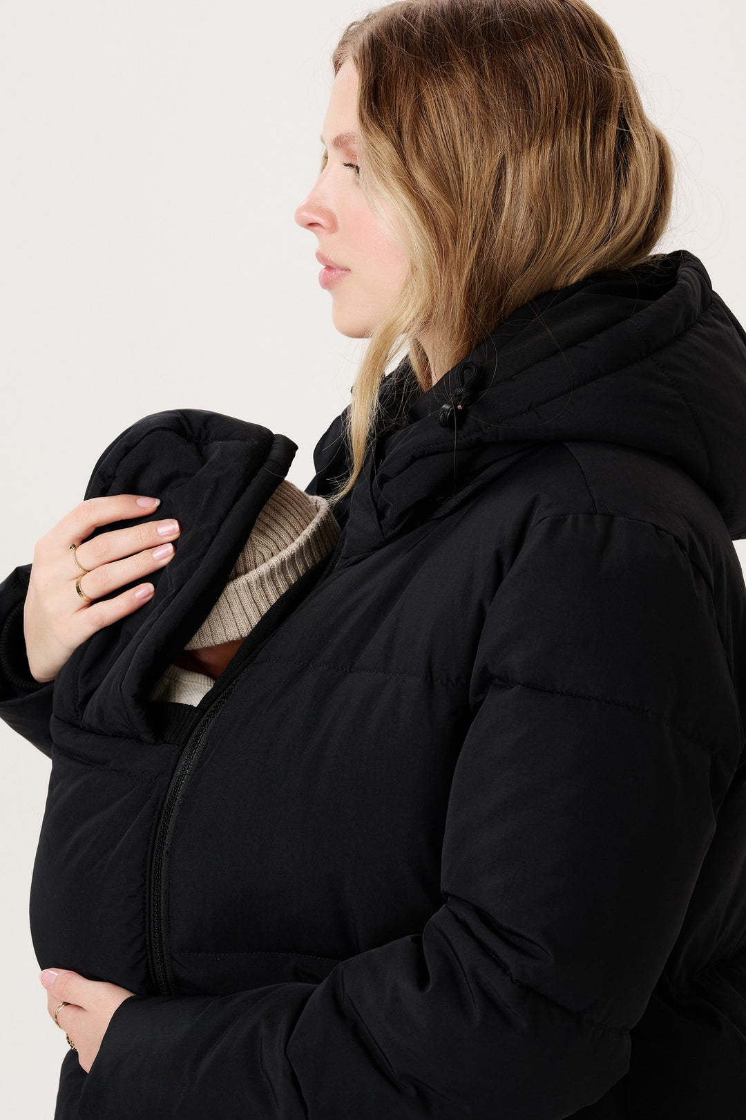 Umstandsmode, Schwangerschaftsmode, Stillmode, Brautkleider für Schwangere, Umstandshosen, Umstandsjeans, Umstandsoberteile, Stilloberteile, Bademode für Schwangere, BH für Schwangere, Still BH, Stillbustier, chic + schwanger, festliche Umstandsmode, festliche Mode für Schwangere, Tragejacke, Softshelljacke für Schwangere, Tragejacke mit Babyeinsatz, Umstandsleggings, Brautkleider mit Stillöffnung, festliche Umstandsmode zum Stillen, schick schwanger, Bussinesmode für Schwangere, Stillkleidung, Babybauch 