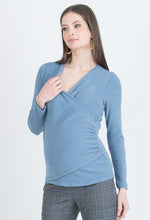 Laden Sie das Bild in den Galerie-Viewer, Umstandsmode, Schwangerschaftsmode, Stillmode, Brautkleider für Schwangere, Umstandshosen, Umstandsjeans, Umstandsoberteile, Stilloberteile, Bademode für Schwangere, BH für Schwangere, Still BH, Stillbustier, chic + schwanger, festliche Umstandsmode, festliche Mode für Schwangere, Tragejacke, Softshelljacke für Schwangere, Tragejacke mit Babyeinsatz, Umstandsleggings, Brautkleider mit Stillöffnung, festliche Umstandsmode zum Stillen, schick schwanger, Bussinesmode für Schwangere, Stillkleidung, Babybauch 
