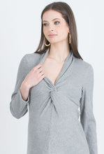 Laden Sie das Bild in den Galerie-Viewer, Umstandsmode, Schwangerschaftsmode, Stillmode, Brautkleider für Schwangere, Umstandshosen, Umstandsjeans, Umstandsoberteile, Stilloberteile, Bademode für Schwangere, BH für Schwangere, Still BH, Stillbustier, chic + schwanger, festliche Umstandsmode, festliche Mode für Schwangere, Tragejacke, Softshelljacke für Schwangere, Tragejacke mit Babyeinsatz, Umstandsleggings, Brautkleider mit Stillöffnung, festliche Umstandsmode zum Stillen, schick schwanger, Bussinesmode für Schwangere, Stillkleidung, Babybauch
