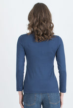 Laden Sie das Bild in den Galerie-Viewer, Umstandsmode, Schwangerschaftsmode, Stillmode, Brautkleider für Schwangere, Umstandshosen, Umstandsjeans, Umstandsoberteile, Stilloberteile, Bademode für Schwangere, BH für Schwangere, Still BH, Stillbustier, chic + schwanger, festliche Umstandsmode, festliche Mode für Schwangere, Tragejacke, Softshelljacke für Schwangere, Tragejacke mit Babyeinsatz, Umstandsleggings, Brautkleider mit Stillöffnung, festliche Umstandsmode zum Stillen, schick schwanger, Bussinesmode für Schwangere, Stillkleidung, Babybauch
