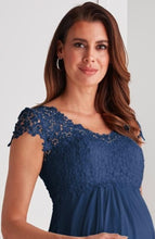 Laden Sie das Bild in den Galerie-Viewer,  Umstandsmode, Schwangerschaftsmode, Stillmode, Brautkleider für Schwangere, Umstandshosen, Umstandsjeans, Umstandsoberteile, Stilloberteile, Bademode für Schwangere, BH für Schwangere, Still BH, Stillbustier, chic + schwanger, festliche Umstandsmode, festliche Mode für Schwangere, Tragejacke, Softshelljacke, Tragejacke mit Babyeinsatz, Umstandsleggings, Brautkleider mit Stillöffnung, festliche Umstandsmode zum Stillen, schick schwanger, Bussinesmode für Schwangere, Stillkleidung, Umstandsstrumpfhosen
